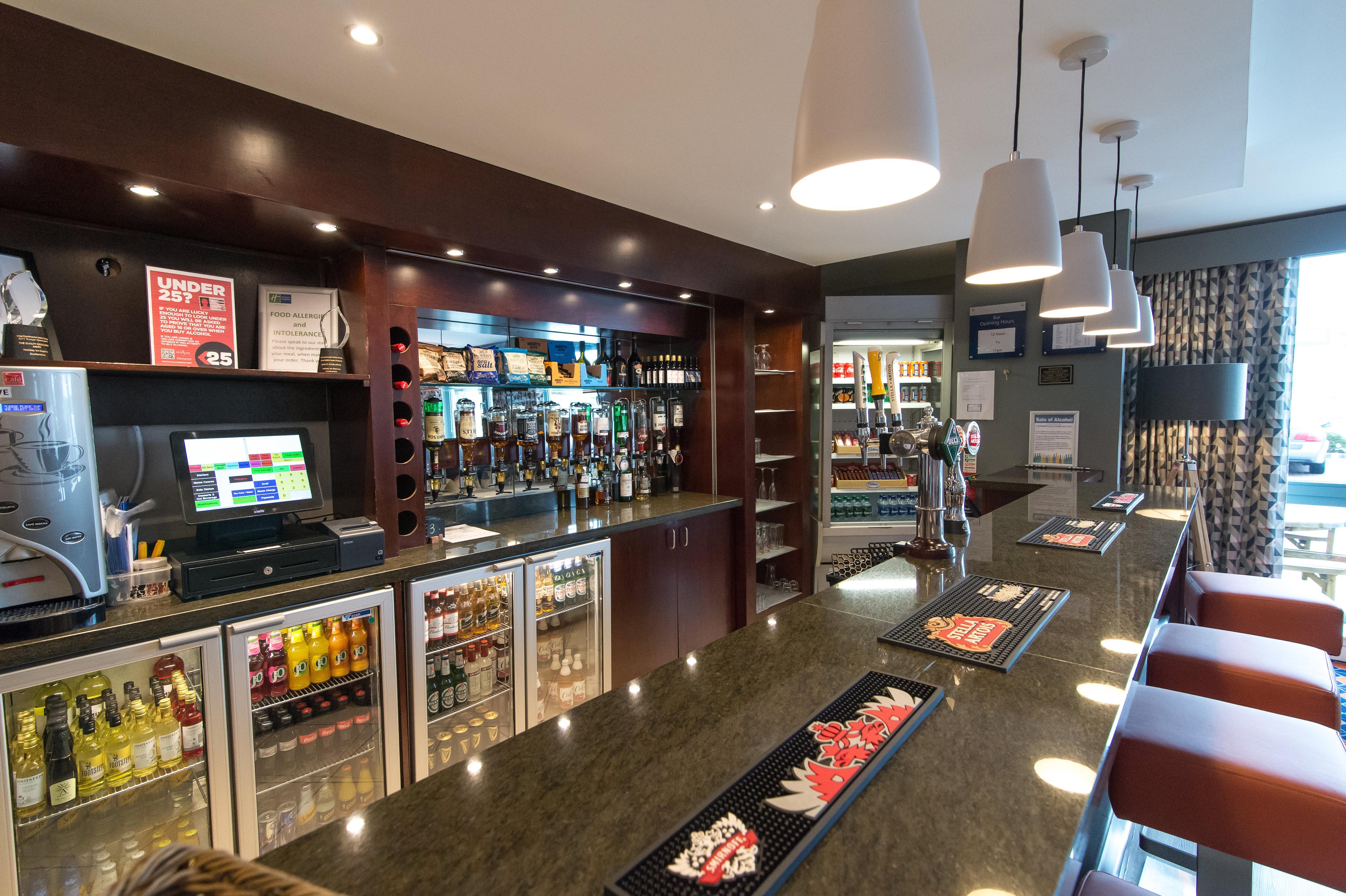 快捷假日丹弗姆林酒店 邓弗姆林 外观 照片